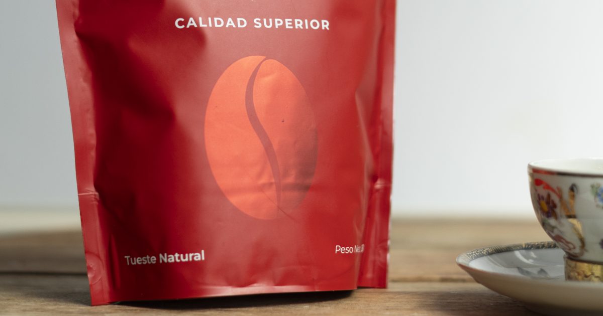 ¿Hay que mojar el filtro de papel del café? Cómo y por qué